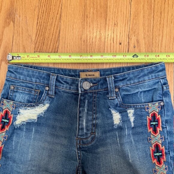 STS Blue distressed denim shorts with embroidery size 3 - Picture 6 of 8